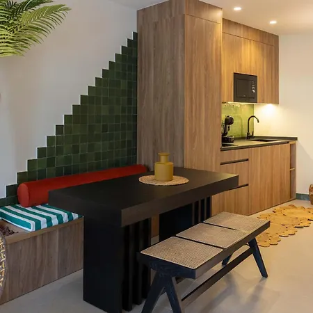Edificio Lola 4 *